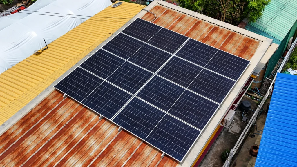 งานติดตั้งโซลาร์รูฟท็อปบ้านพักอาศัย 5 kW ระบบ 1 เฟส — อินเวอร์เตอร์ Huawei SUN2000-5KTL-L1 แผง JA Solar 630 W (SUNX-100010516 ภาพที่ 1)