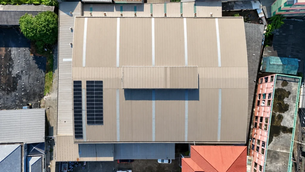 งานติดตั้งโซลาร์รูฟท็อปโรงงาน 25 kW ระบบ 3 เฟส — อินเวอร์เตอร์ Huawei SUN2000-20KTL-M5 แผง JA Solar 630 W (SUNX-100010539 ภาพที่ 1)