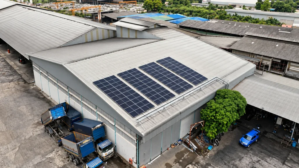 งานติดตั้งโซลาร์รูฟท็อปโรงงาน 51.60 kWp ระบบ 3 เฟส — อินเวอร์เตอร์ Huawei SUN2000-50K-MC0 แผง LONGi 645 W (SUNX-100010632 ภาพที่ 1)