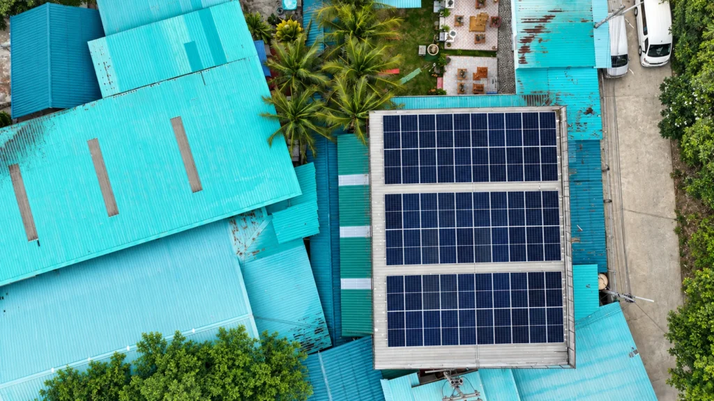 งานติดตั้งโซลาร์รูฟท็อปโรงงาน 38.70 kWp ระบบ 3 เฟส — อินเวอร์เตอร์ Huawei SUN2000-40K-MC0 แผง LONGi 645 W (SUNX-100010666 ภาพที่ 1)